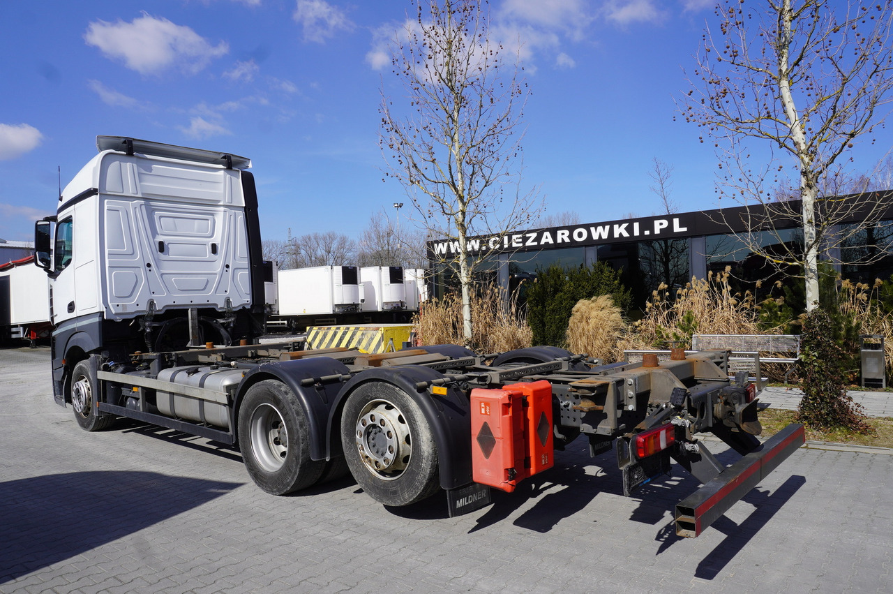 MERCEDES-BENZ Actros 2543 / BDF / Retarder / sleeping cabin - Autocarro portacontainer/ Caisse interchangeable: foto 3 MERCEDES-BENZ Actros 2543 / BDF / Retarder / sleeping cabin - Autocarro portacontainer/ Caisse interchangeable: foto 3
