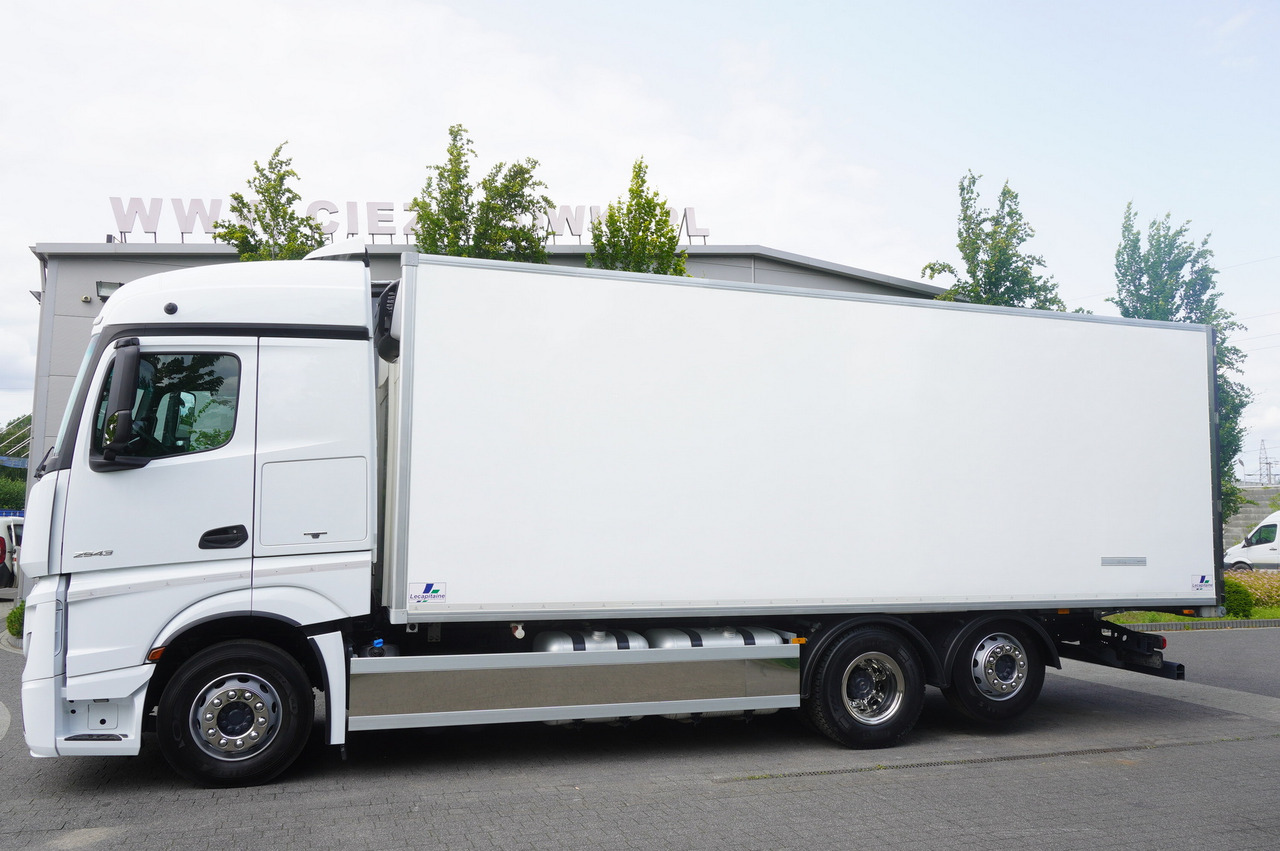 MERCEDES-BENZ Actros 2543 / Lecapitaine Refrigerator Multitemperature / Carrier Supra 950 MT - Autocarro frigorifero: foto 2 MERCEDES-BENZ Actros 2543 / Lecapitaine Refrigerator Multitemperature / Carrier Supra 950 MT - Autocarro frigorifero: foto 2