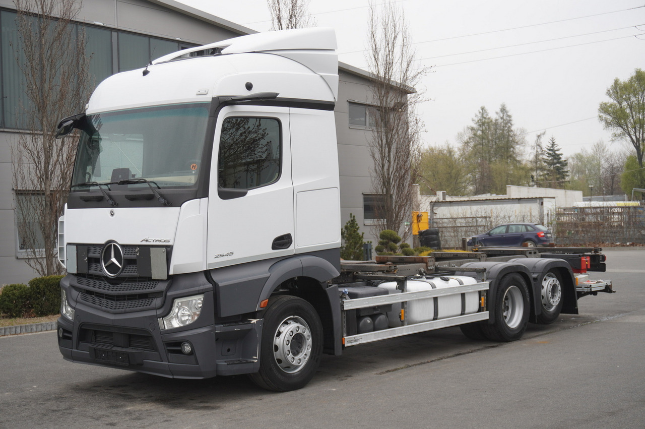 MERCEDES-BENZ Actros 2545 6×2 MP5 / ADR AT - Autocarro portacontainer/ Caisse interchangeable: foto 1 MERCEDES-BENZ Actros 2545 6×2 MP5 / ADR AT - Autocarro portacontainer/ Caisse interchangeable: foto 1