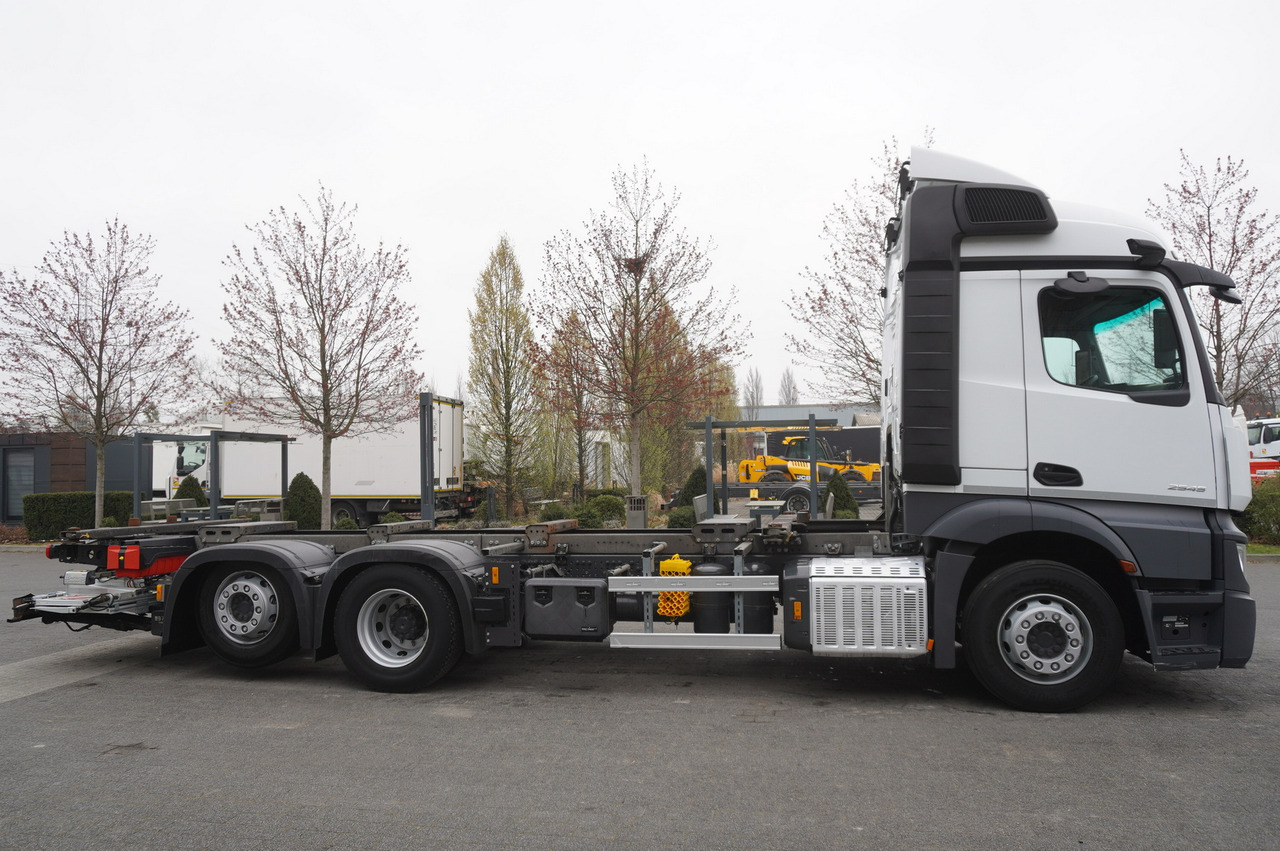 MERCEDES-BENZ Actros 2545 6×2 MP5 / ADR / several units - Autocarro portacontainer/ Caisse interchangeable: foto 2 MERCEDES-BENZ Actros 2545 6×2 MP5 / ADR / several units - Autocarro portacontainer/ Caisse interchangeable: foto 2