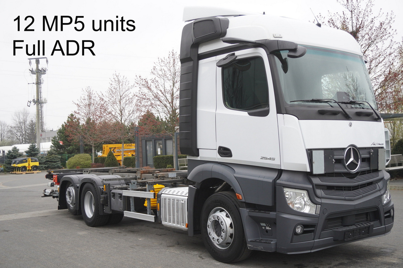 MERCEDES-BENZ Actros 2545 6×2 MP5 / FULL ADR / several units - Autocarro portacontainer/ Caisse interchangeable: foto 1 MERCEDES-BENZ Actros 2545 6×2 MP5 / FULL ADR / several units - Autocarro portacontainer/ Caisse interchangeable: foto 1