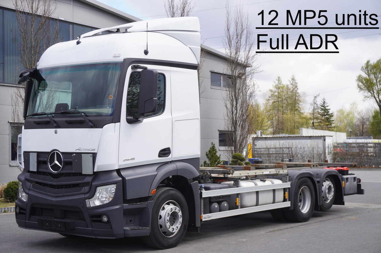 MERCEDES-BENZ Actros 2545 6×2 MP5 / FULL ADR / several units - Autocarro portacontainer/ Caisse interchangeable: foto 1 MERCEDES-BENZ Actros 2545 6×2 MP5 / FULL ADR / several units - Autocarro portacontainer/ Caisse interchangeable: foto 1