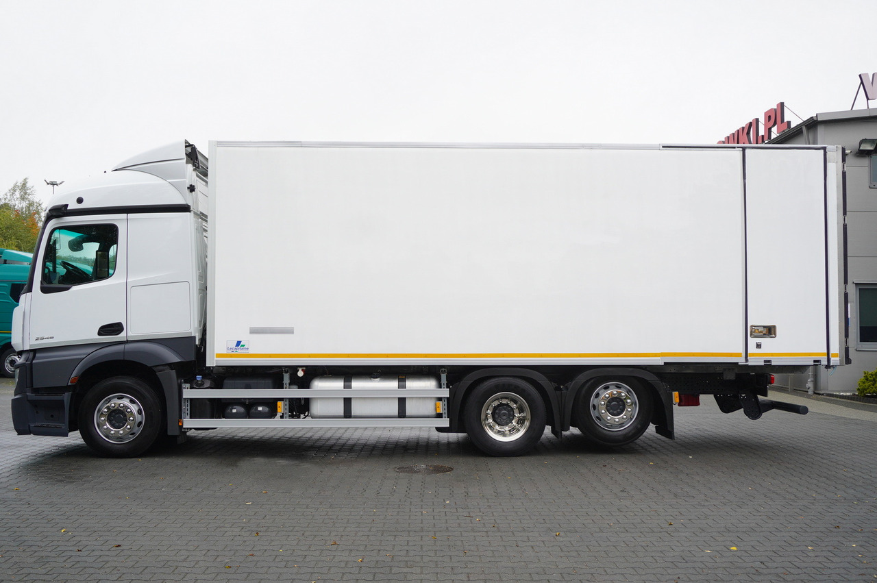 MERCEDES-BENZ Actros 2545 MP5 / Lecapitaine 18 EPAL refrigerator / Bitemperature / Carrier Supra 850 MT / ADR AT - Autocarro frigorifero: foto 2 MERCEDES-BENZ Actros 2545 MP5 / Lecapitaine 18 EPAL refrigerator / Bitemperature / Carrier Supra 850 MT / ADR AT - Autocarro frigorifero: foto 2