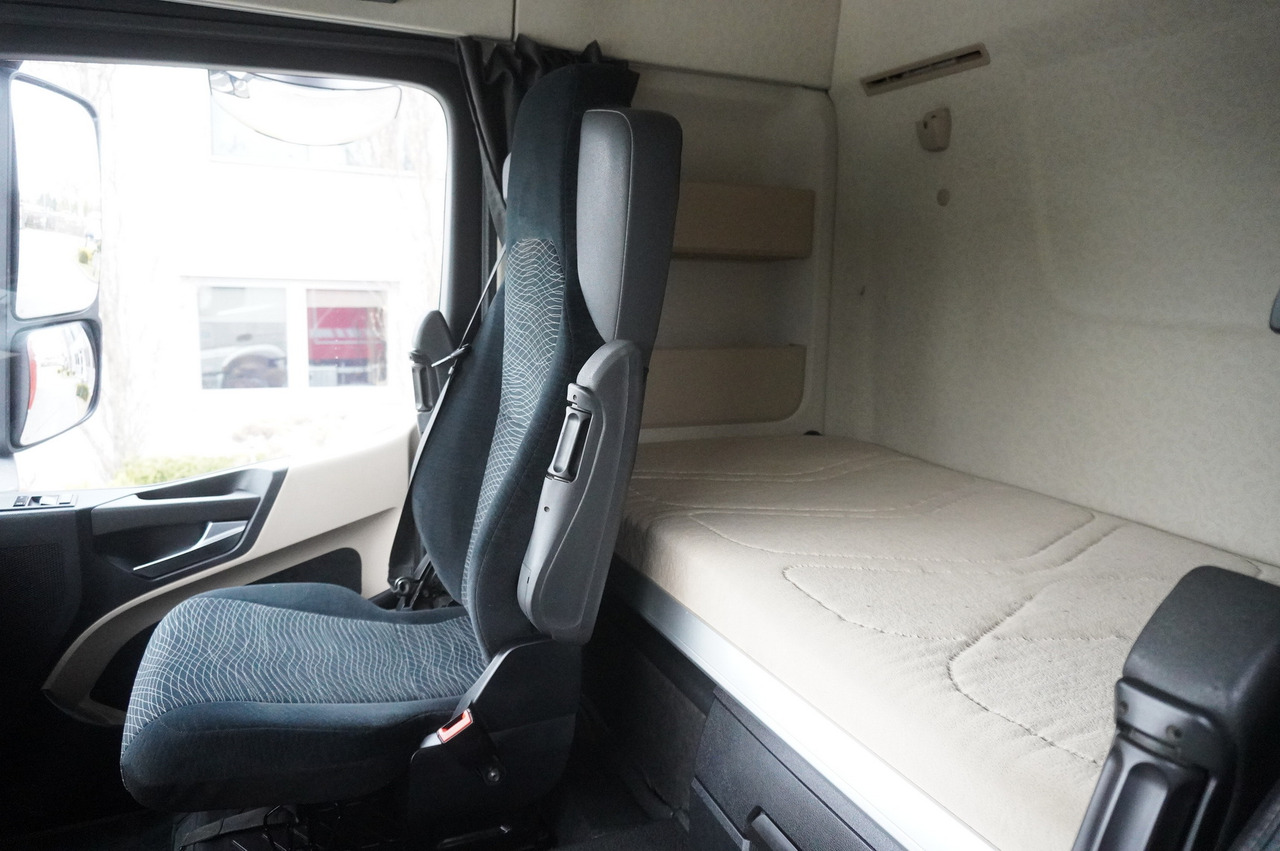 Leasing di MERCEDES-BENZ Actros 3563 8x4 / Tipper for grain 20 t load capacity MERCEDES-BENZ Actros 3563 8x4 / Tipper for grain 20 t load capacity: foto 32