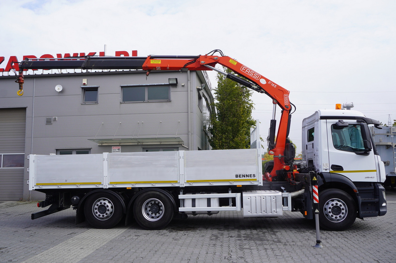 MERCEDES-BENZ Antos 2540 / Flatbed 15 EPAL / Fassi F165 / 6.1 t / 8 m reach / remote control / rotator / 1600 MTH / steered axle - Camion con gru: foto 2 MERCEDES-BENZ Antos 2540 / Flatbed 15 EPAL / Fassi F165 / 6.1 t / 8 m reach / remote control / rotator / 1600 MTH / steered axle - Camion con gru: foto 2