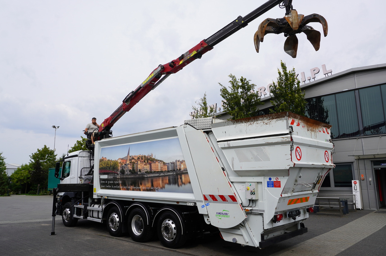 MERCEDES-BENZ Antos 3240 8x2 / Tajfun 5T crane / Farid Industries garbage truck/ 3 steered axles - Camion con gru: foto 2 MERCEDES-BENZ Antos 3240 8x2 / Tajfun 5T crane / Farid Industries garbage truck/ 3 steered axles - Camion con gru: foto 2