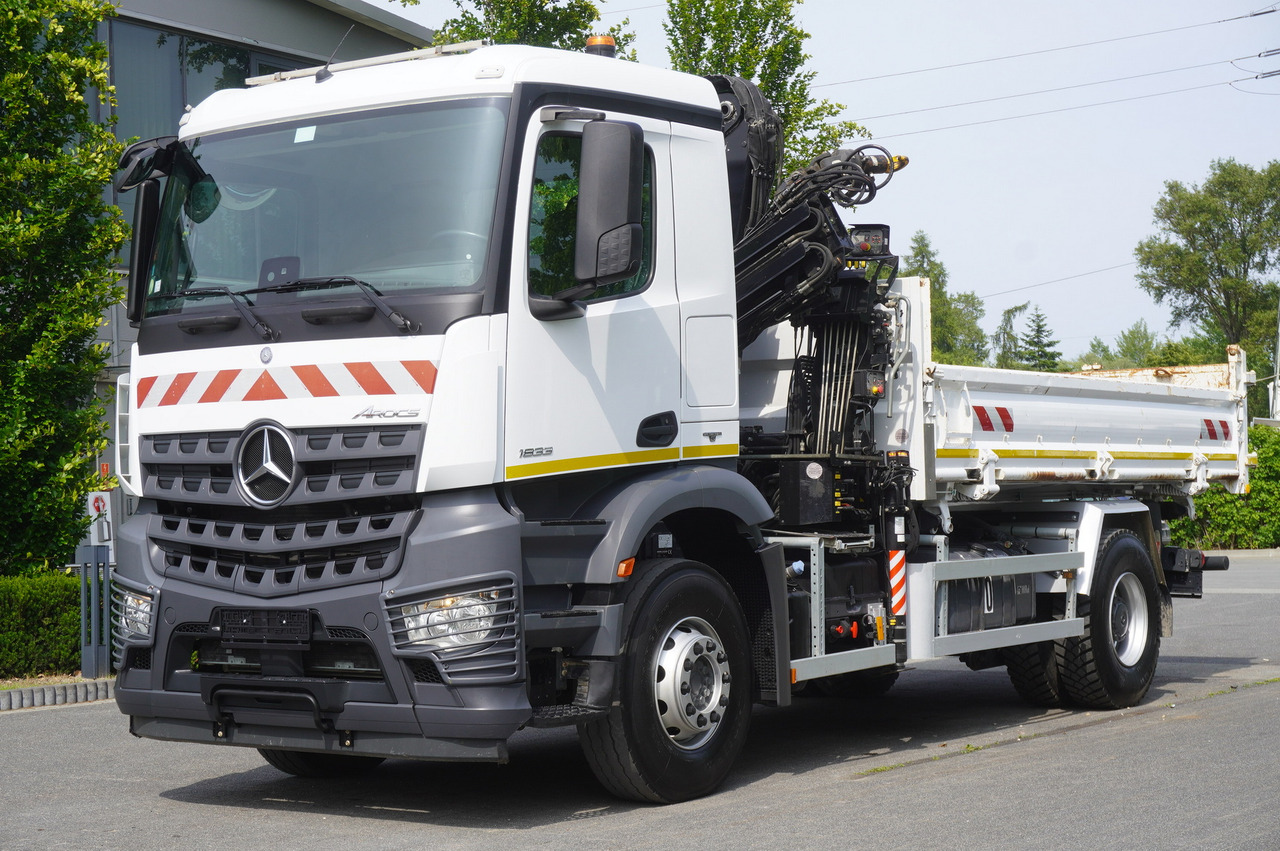MERCEDES-BENZ Arocs 1833 / 87,000 km!!! / Hds HIAB X-DUO 128 B-2 / three-sided tipper - Autocarro con pianale/ Cassone fisso, Camion con gru: foto 3 MERCEDES-BENZ Arocs 1833 / 87,000 km!!! / Hds HIAB X-DUO 128 B-2 / three-sided tipper - Autocarro con pianale/ Cassone fisso, Camion con gru: foto 3