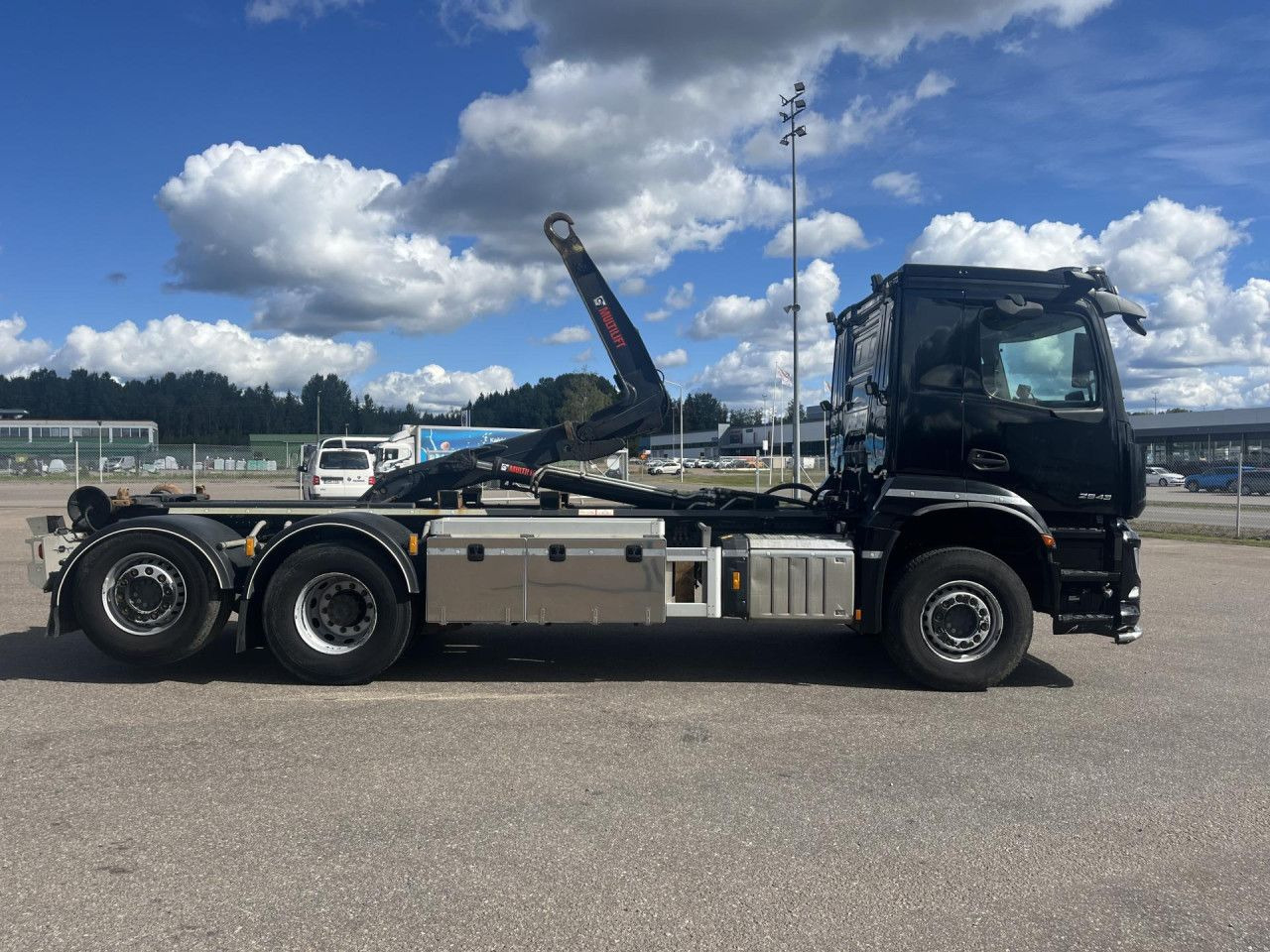 MERCEDES-BENZ Arocs 2543 6x2*4 / 21t Hooklift HIAB ULT21Z56 / 2022 - Autocarro scarrabile: foto 4 MERCEDES-BENZ Arocs 2543 6x2*4 / 21t Hooklift HIAB ULT21Z56 / 2022 - Autocarro scarrabile: foto 4