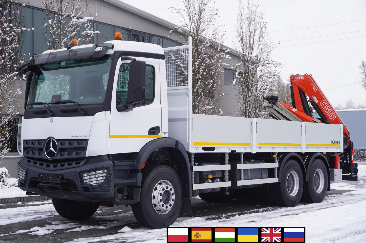 MERCEDES-BENZ Arocs 2633 flatbed truck / Crane FASSI F155A.0.23 / REMOTE CONTROL / 230,000 km - Camion con gru: foto 1 MERCEDES-BENZ Arocs 2633 flatbed truck / Crane FASSI F155A.0.23 / REMOTE CONTROL / 230,000 km - Camion con gru: foto 1