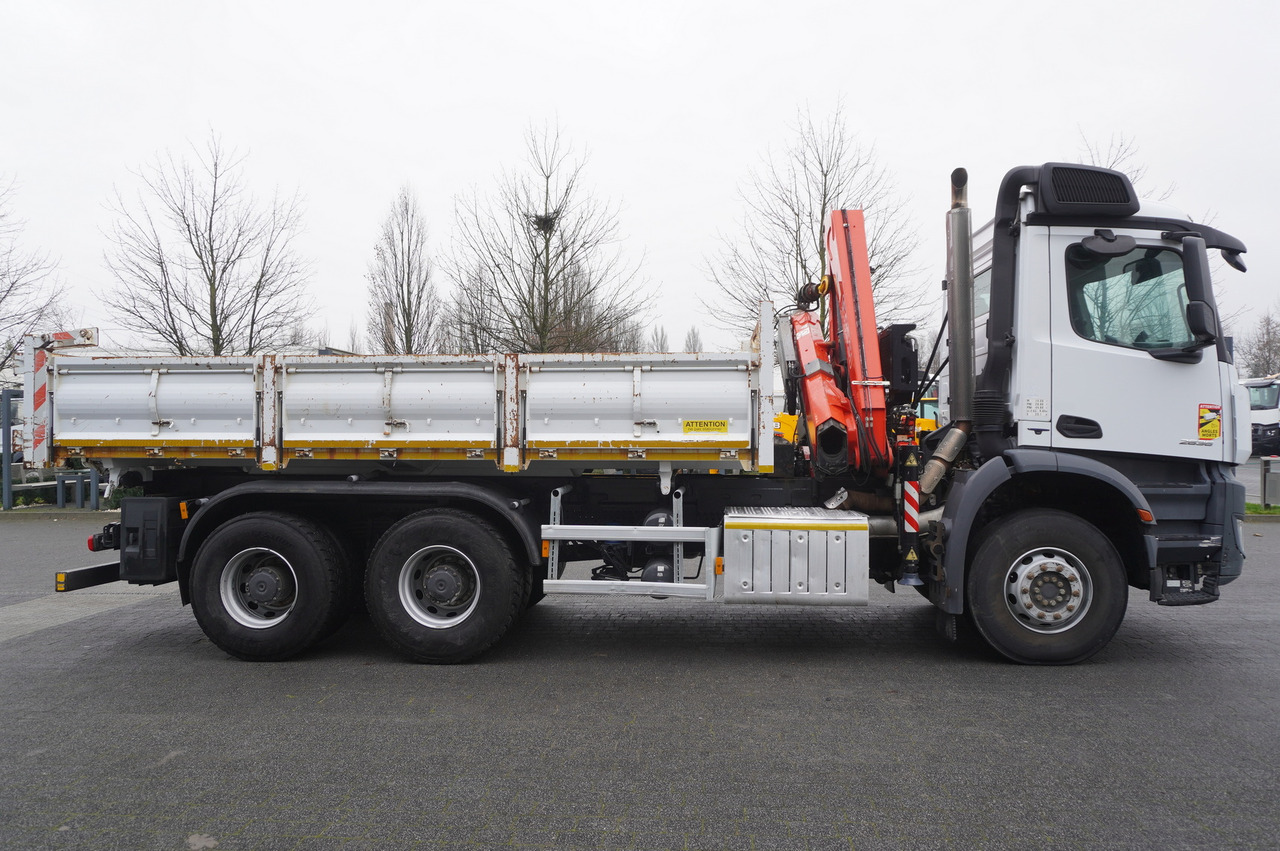 MERCEDES-BENZ Arocs 2636 6x4 / 2-way tipper / Fassi F135A.0.23 / remote control / Rotator - Autocarro ribaltabile, Camion con gru: foto 3 MERCEDES-BENZ Arocs 2636 6x4 / 2-way tipper / Fassi F135A.0.23 / remote control / Rotator - Autocarro ribaltabile, Camion con gru: foto 3