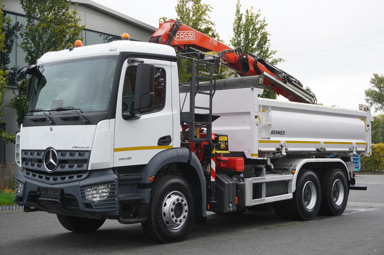 MERCEDES-BENZ Arocs 2636 6x4 / Fassi F175 / 7.7 t / 10 m / 2-side tipper / Bortmatic - Camion con gru: foto 2 MERCEDES-BENZ Arocs 2636 6x4 / Fassi F175 / 7.7 t / 10 m / 2-side tipper / Bortmatic - Camion con gru: foto 2