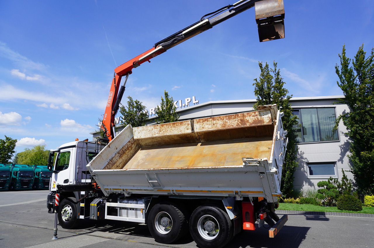 MERCEDES-BENZ Arocs 2636 / 6x4 / HDS Fassi / 3-Way Tipper / Bortmatic - Camion con gru: foto 3 MERCEDES-BENZ Arocs 2636 / 6x4 / HDS Fassi / 3-Way Tipper / Bortmatic - Camion con gru: foto 3