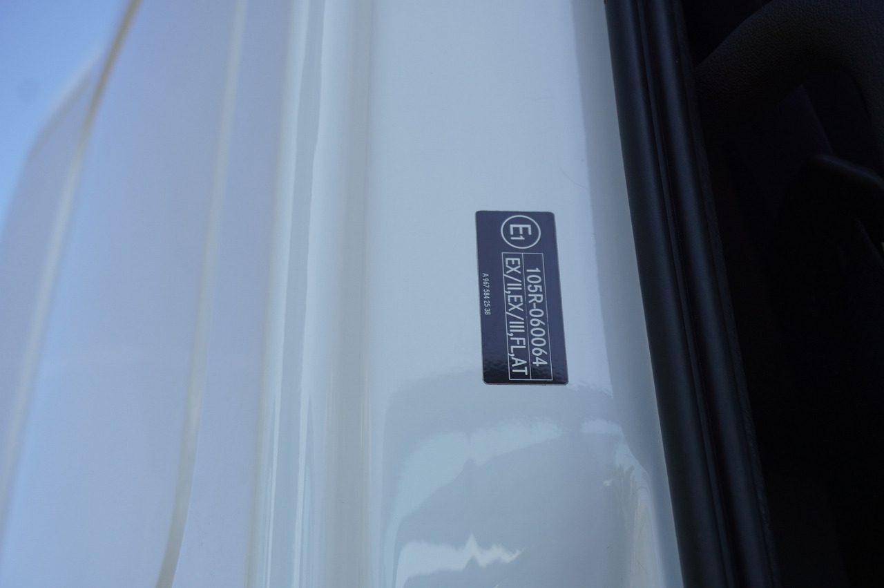 MERCEDES-BENZ Atego 1223 / Lamberet Refrigerator / Full ADR / Sleeper cab / 175 tho. km - Autocarro frigorifero: foto 3 MERCEDES-BENZ Atego 1223 / Lamberet Refrigerator / Full ADR / Sleeper cab / 175 tho. km - Autocarro frigorifero: foto 3