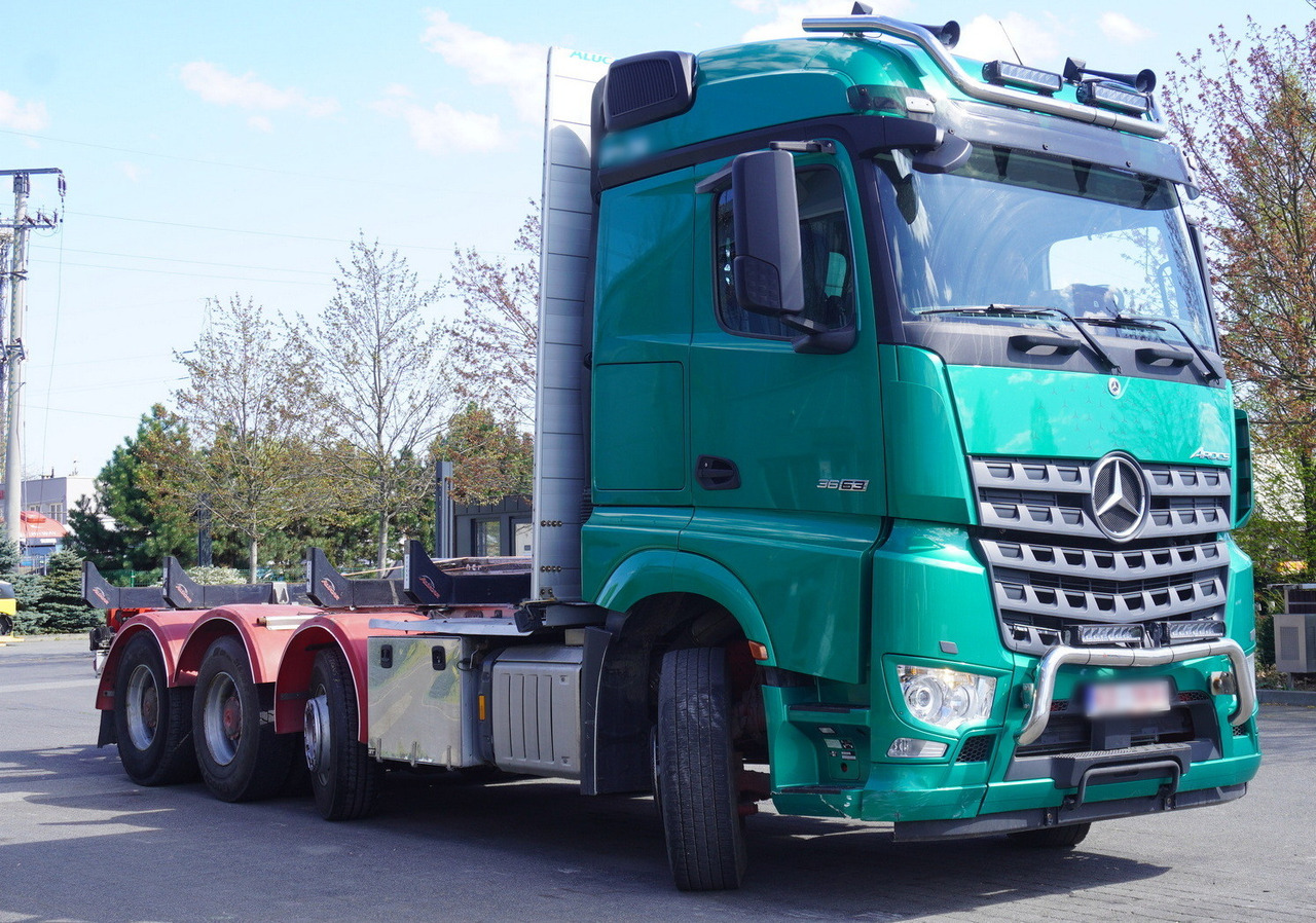 Mercedes-Benz Arocs 3563 8 × 4 / 630 HP / steered axle / Logging superstructure - Camion con gru: foto 1 Mercedes-Benz Arocs 3563 8 × 4 / 630 HP / steered axle / Logging superstructure - Camion con gru: foto 1