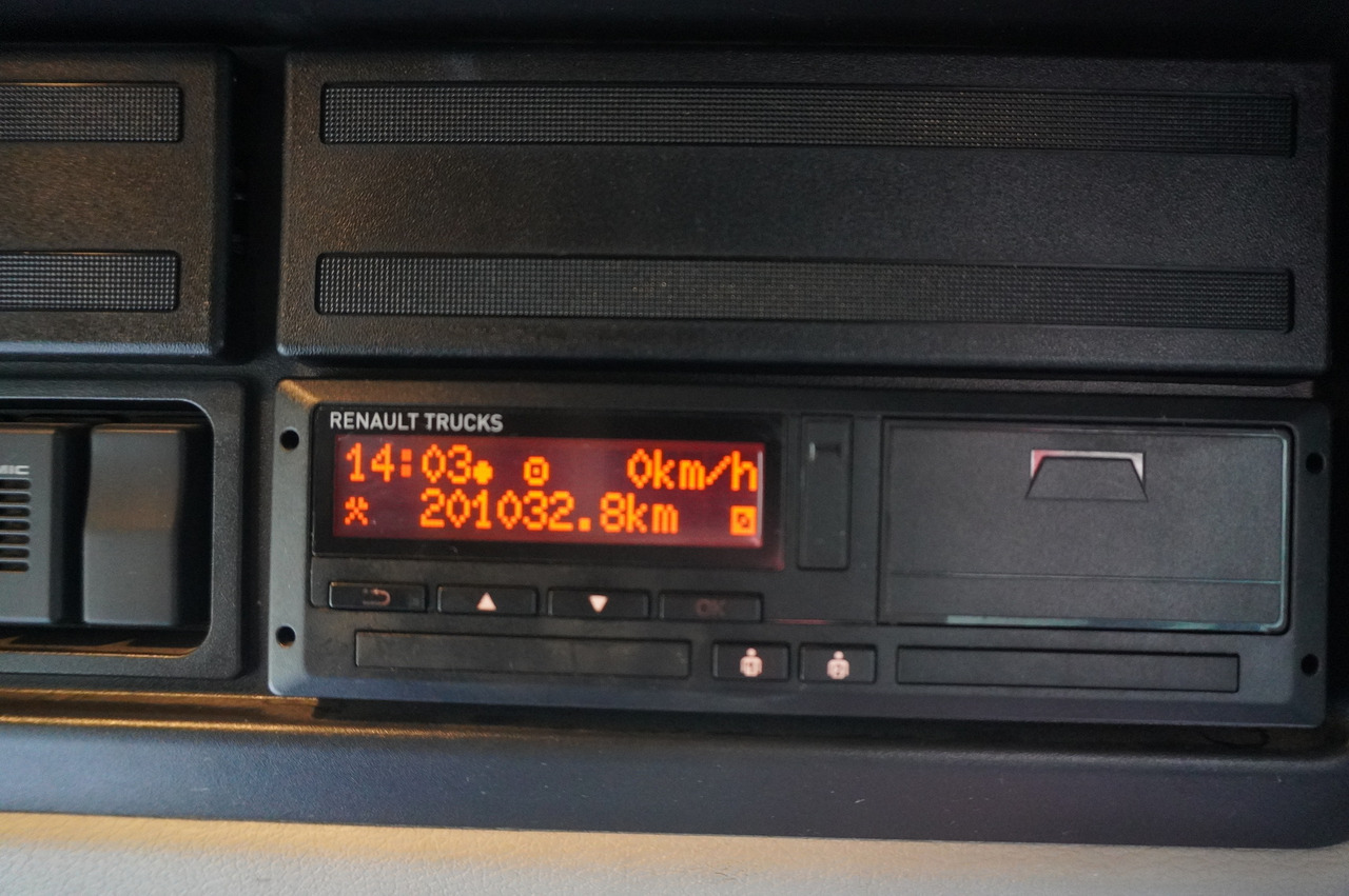 RENAULT C280 DTI 8 / FASSI crane 5.6 T / 560 MTH / range 8 m / Flatbed 15 EPAL - Autocarro con pianale/ Cassone fisso, Camion con gru: foto 4 RENAULT C280 DTI 8 / FASSI crane 5.6 T / 560 MTH / range 8 m / Flatbed 15 EPAL - Autocarro con pianale/ Cassone fisso, Camion con gru: foto 4