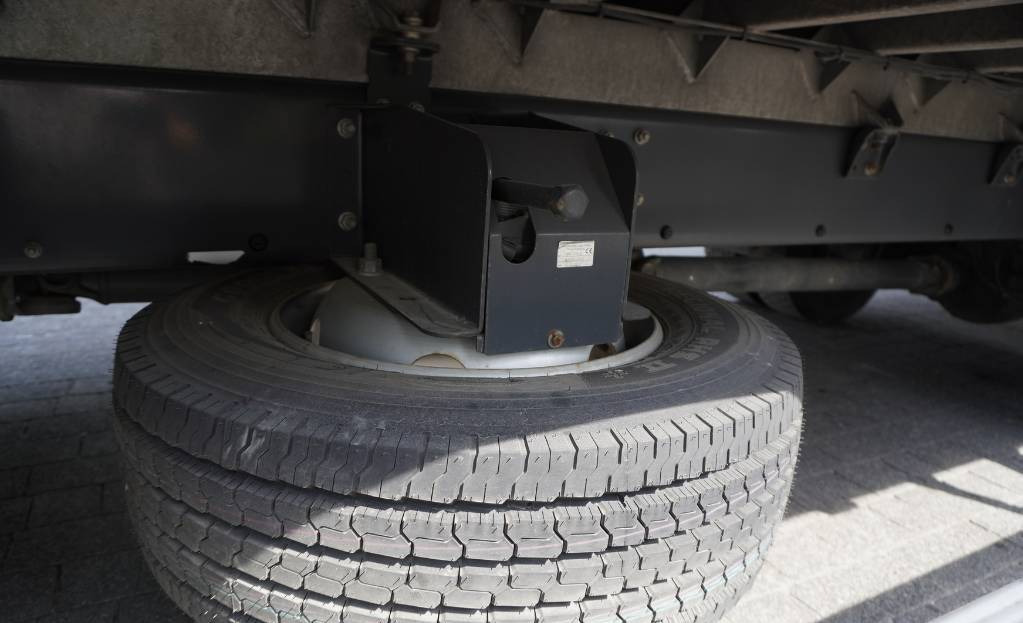 Autocarro furgonato RENAULT D12 E6 / Container 18 pallets / tail lift: foto 18