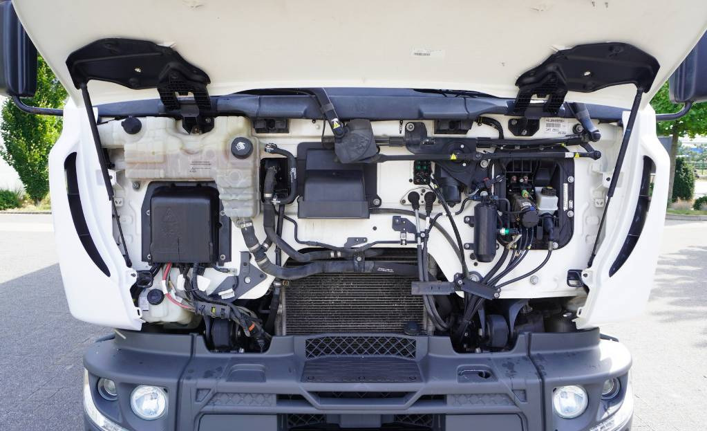 Autocarro furgonato RENAULT D12 E6 / Container 18 pallets / tail lift: foto 13