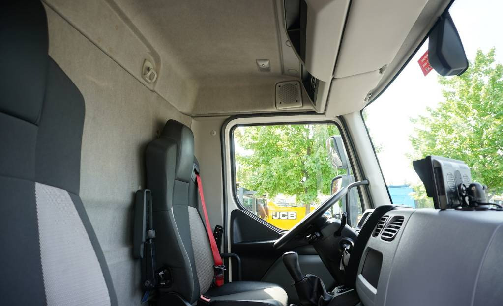 Autocarro furgonato RENAULT D12 E6 / Container 18 pallets / tail lift: foto 12