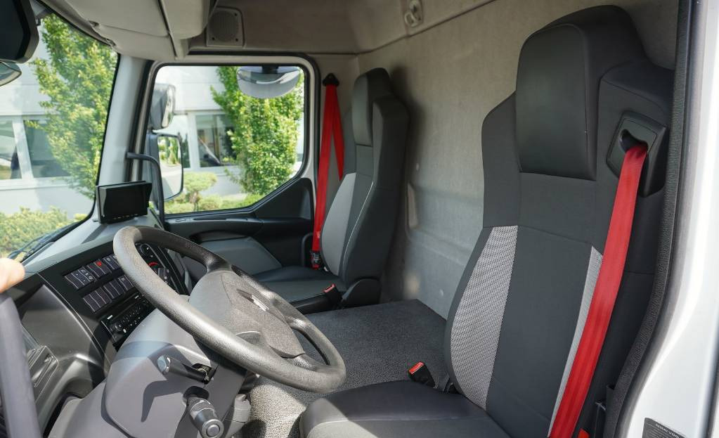 Autocarro furgonato RENAULT D12 E6 / Container 18 pallets / tail lift: foto 10