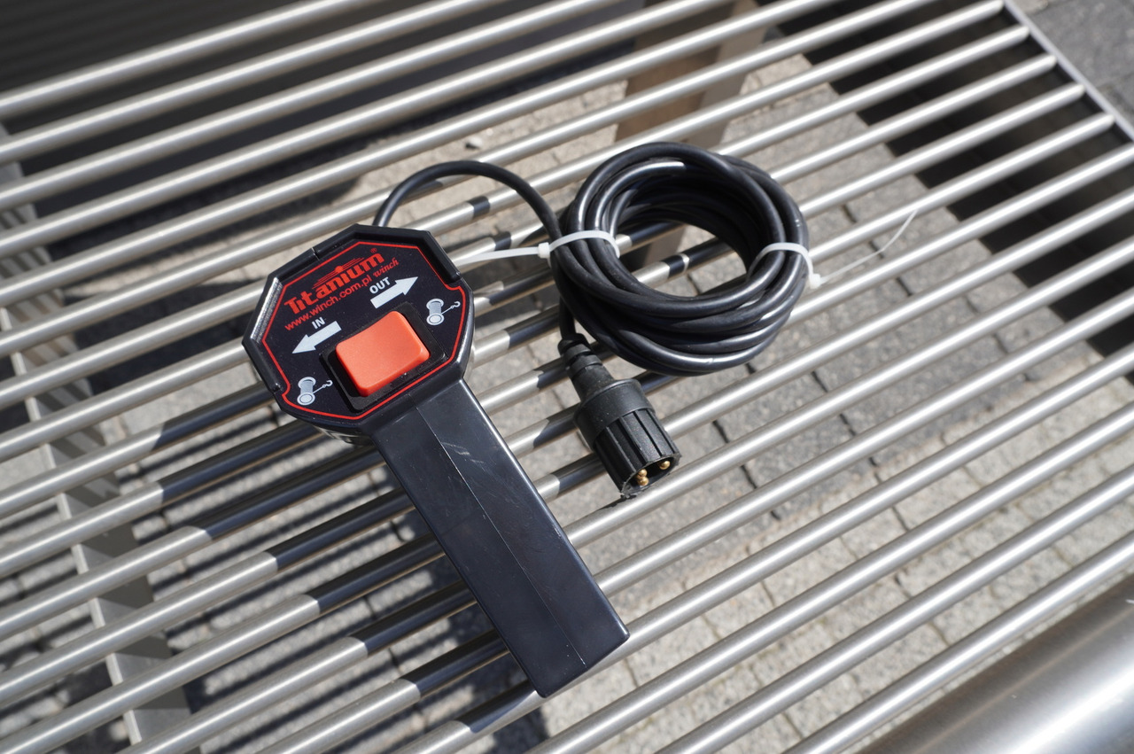 Camion bisarca RENAULT D12 / New galvanized tow truck superstructure / 2025 / length 840 cm: foto 14