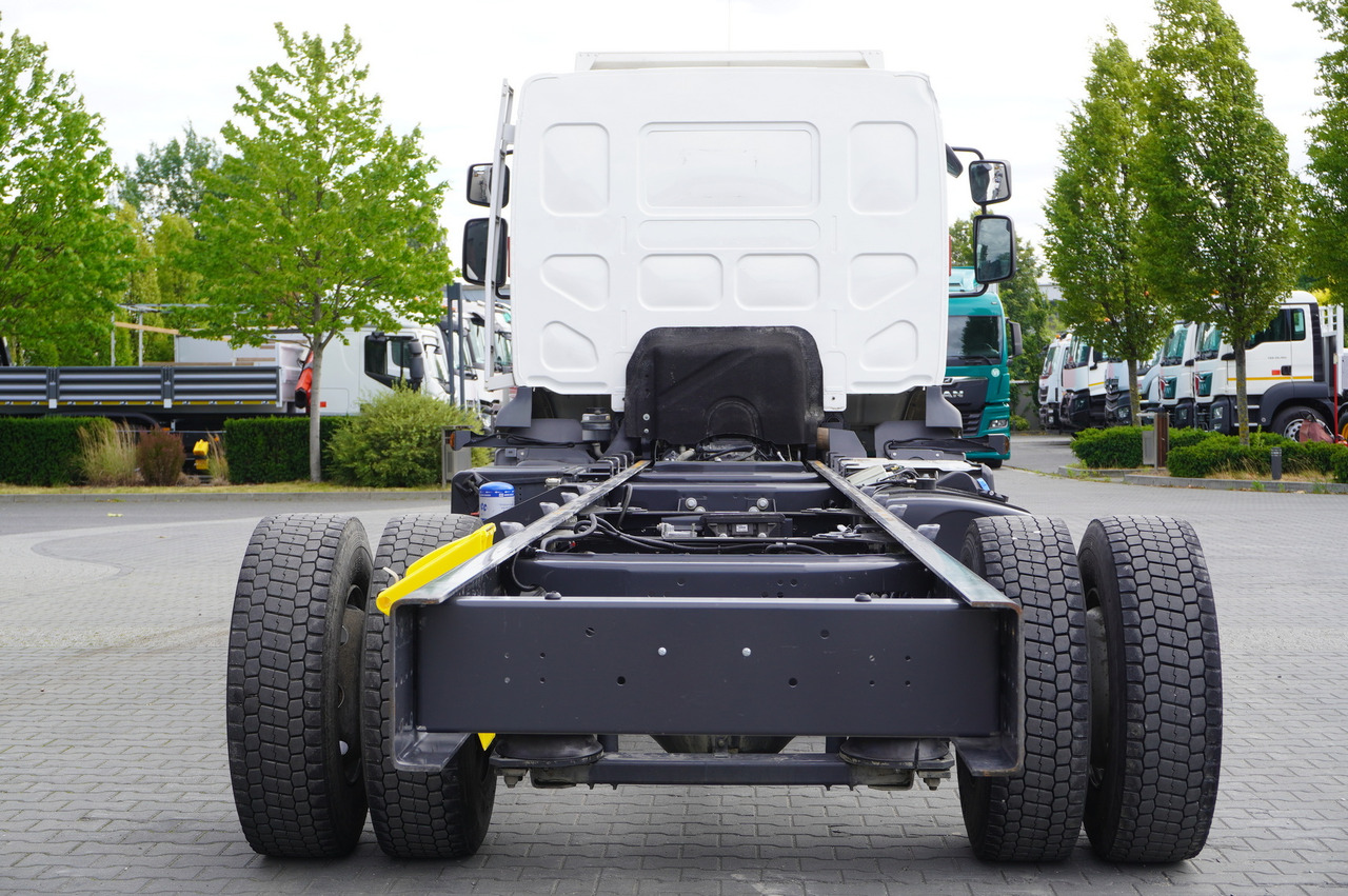 RENAULT D16 / Chassis 7.1 m / Differential lock - Autocarro portacontainer/ Caisse interchangeable: foto 4 RENAULT D16 / Chassis 7.1 m / Differential lock - Autocarro portacontainer/ Caisse interchangeable: foto 4