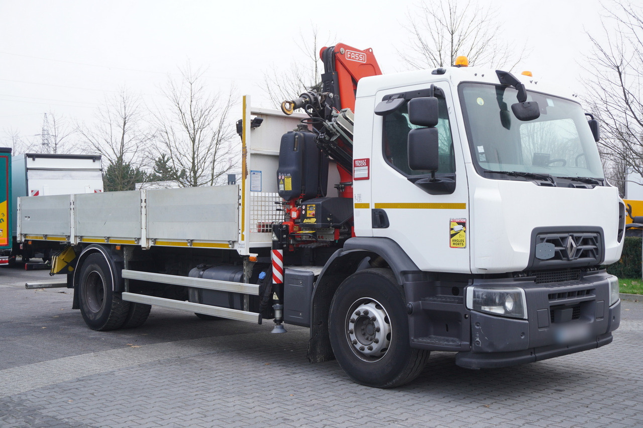 RENAULT RENAULT C280 DTI 8 / FASSI crane 5.6 T / 560 MTH / range 8 m / Flatbed 15 EPAL - Camion con gru: foto 2 RENAULT RENAULT C280 DTI 8 / FASSI crane 5.6 T / 560 MTH / range 8 m / Flatbed 15 EPAL - Camion con gru: foto 2