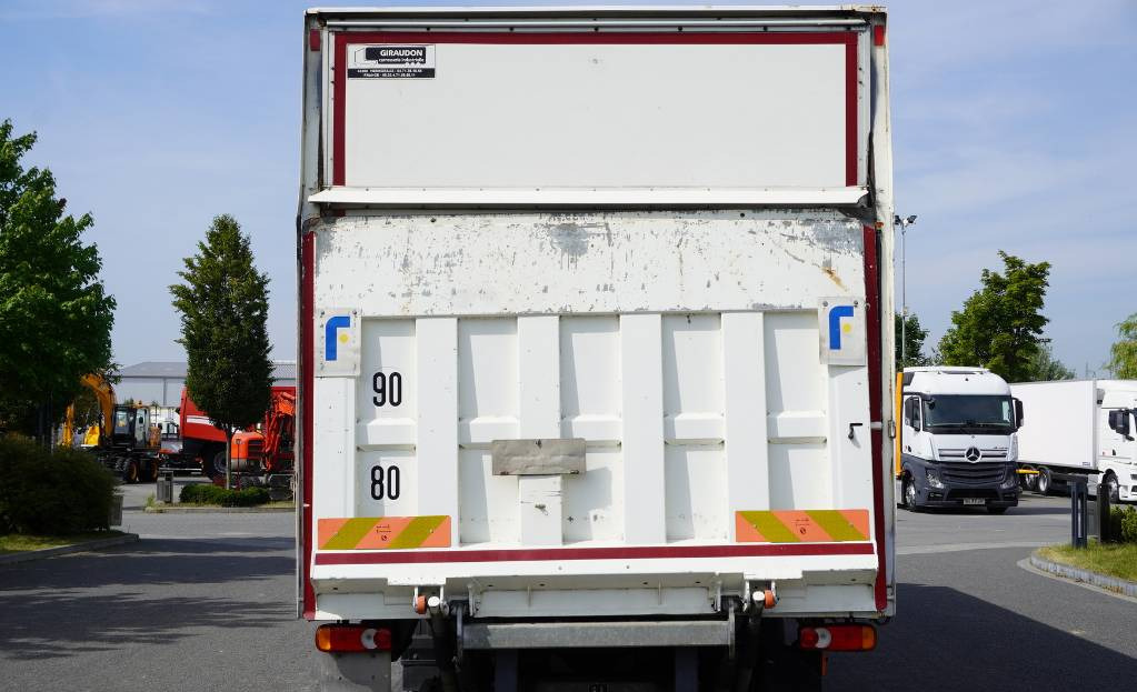 RENAULT Renault D12 E6 / Container 18 pallets / Lift - Autocarro furgonato: foto 4 RENAULT Renault D12 E6 / Container 18 pallets / Lift - Autocarro furgonato: foto 4