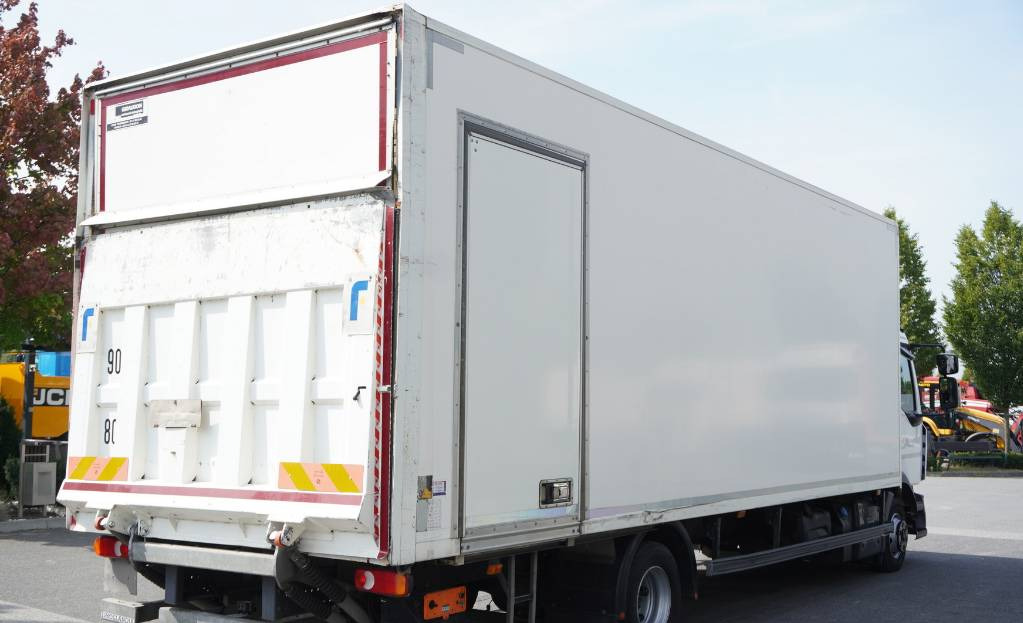 RENAULT Renault D12 E6 / Container 18 pallets / Lift - Autocarro furgonato: foto 5 RENAULT Renault D12 E6 / Container 18 pallets / Lift - Autocarro furgonato: foto 5