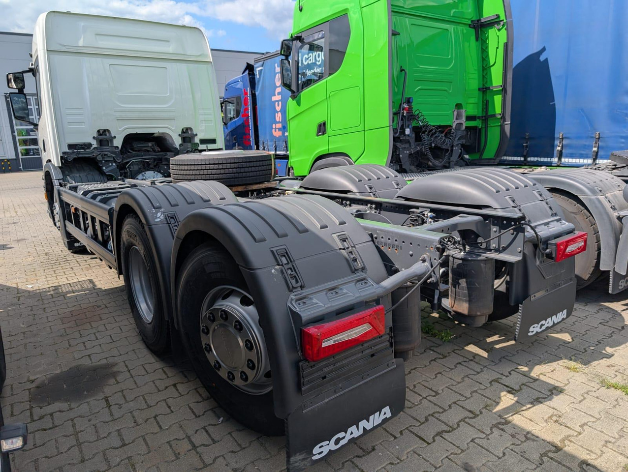 SCANIA P 340 B6x2*4NA / chassis frame / steering axle / CNG / large cab / 8 units - Autocarro telaio: foto 4 SCANIA P 340 B6x2*4NA / chassis frame / steering axle / CNG / large cab / 8 units - Autocarro telaio: foto 4