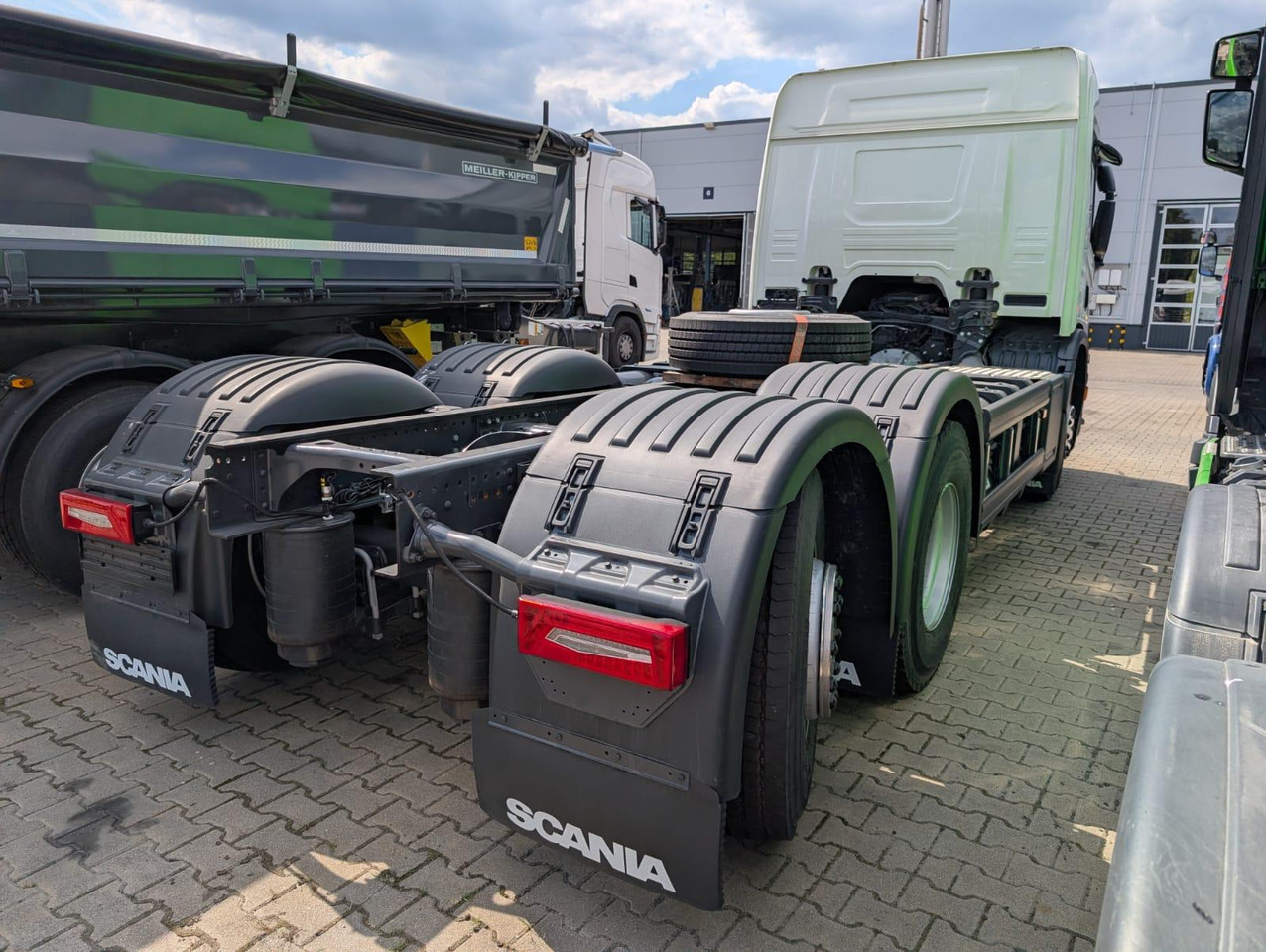 SCANIA P 340 B6x2*4NA / chassis frame / steering axle / CNG / large cab / 8 units - Autocarro telaio: foto 3 SCANIA P 340 B6x2*4NA / chassis frame / steering axle / CNG / large cab / 8 units - Autocarro telaio: foto 3