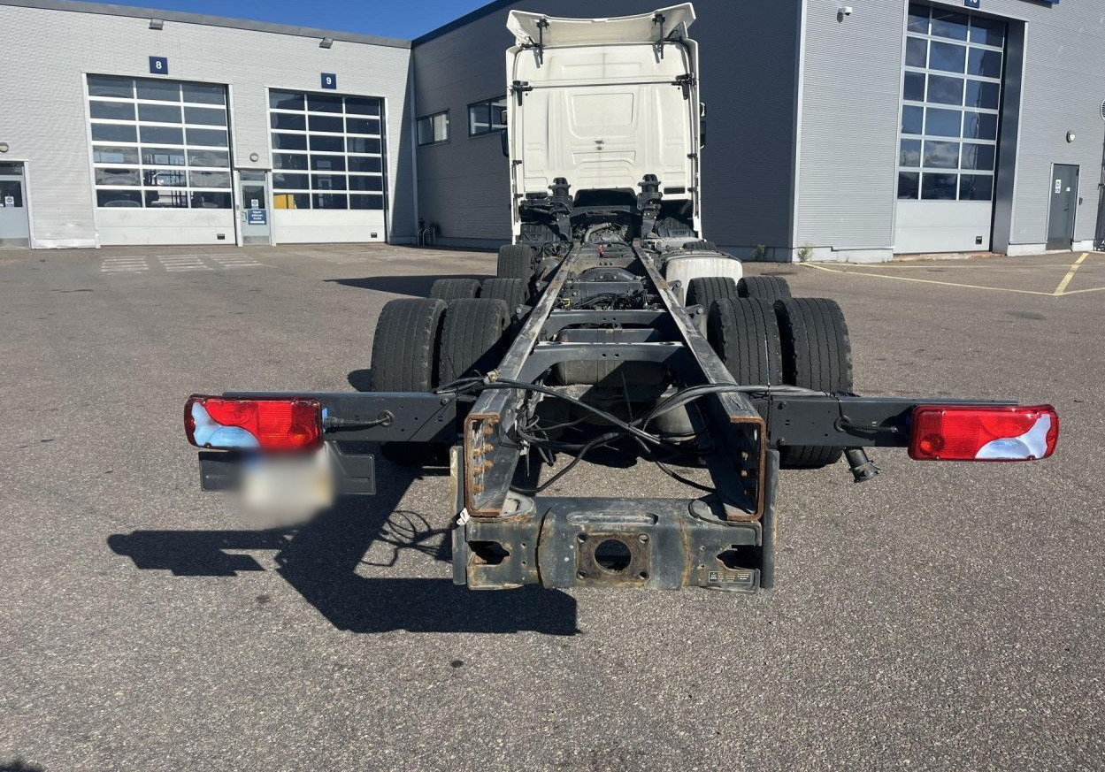 SCANIA R 540 B8x4NB / Truck chassis / Sleeper cab - Camion con gru: foto 4 SCANIA R 540 B8x4NB / Truck chassis / Sleeper cab - Camion con gru: foto 4