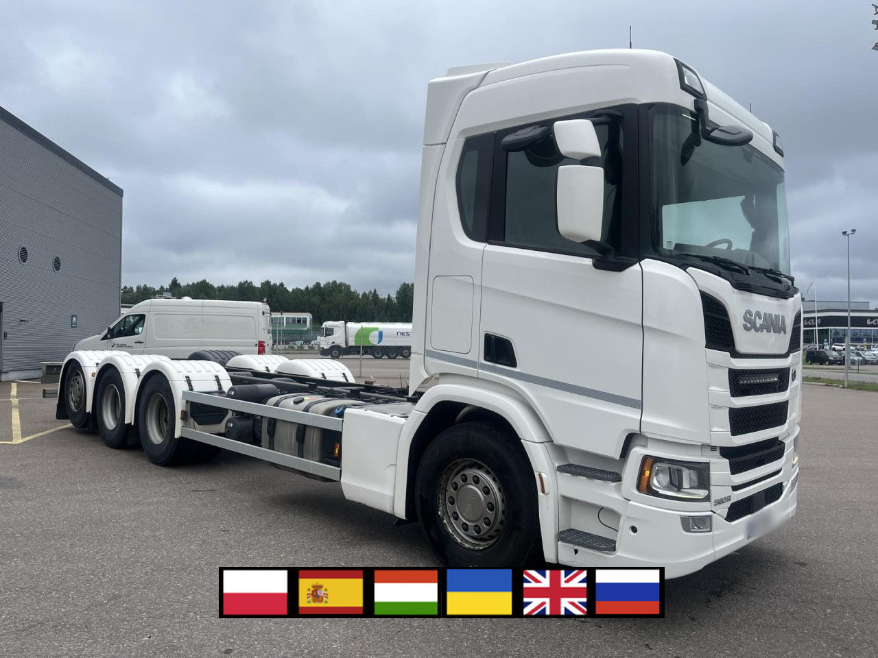 SCANIA R560 B8x4*4 / Chassis / sleeper cab / Power take-off - Camion con gru: foto 1 SCANIA R560 B8x4*4 / Chassis / sleeper cab / Power take-off - Camion con gru: foto 1