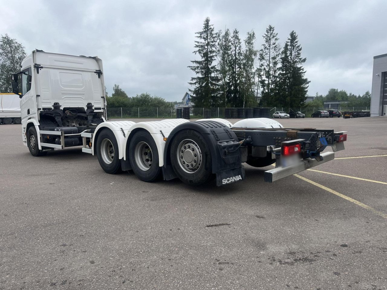 SCANIA R560 B8x4*4 / Chassis / sleeper cab / Power take-off - Camion con gru: foto 2 SCANIA R560 B8x4*4 / Chassis / sleeper cab / Power take-off - Camion con gru: foto 2