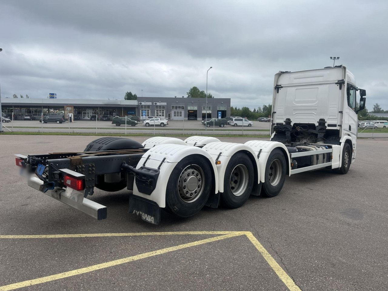 SCANIA R560 B8x4*4 / Chassis / sleeper cab / Power take-off - Camion con gru: foto 3 SCANIA R560 B8x4*4 / Chassis / sleeper cab / Power take-off - Camion con gru: foto 3