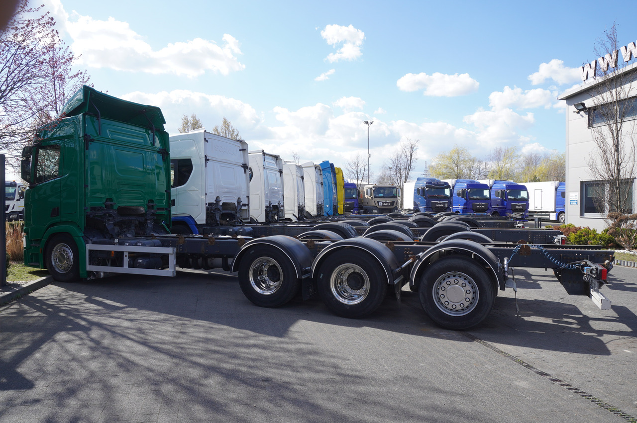 SCANIA R650 V8 / 650 HP/ frame 8.8 m / steered 4th axis / 20 units - Camion con gru: foto 3 SCANIA R650 V8 / 650 HP/ frame 8.8 m / steered 4th axis / 20 units - Camion con gru: foto 3