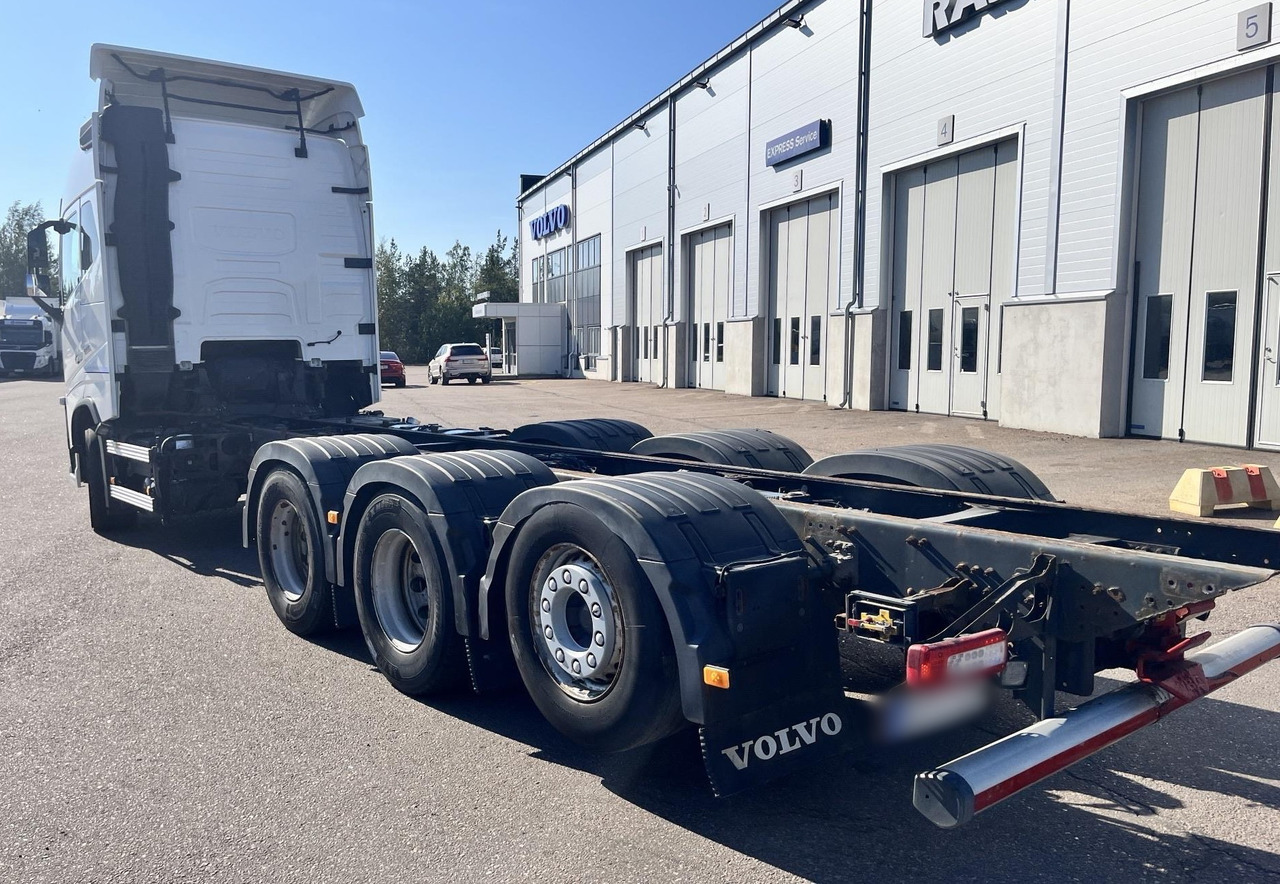 VOLVO FH 650 8x4 / Truck chassis / Sleeper cab - Camion con gru: foto 4 VOLVO FH 650 8x4 / Truck chassis / Sleeper cab - Camion con gru: foto 4