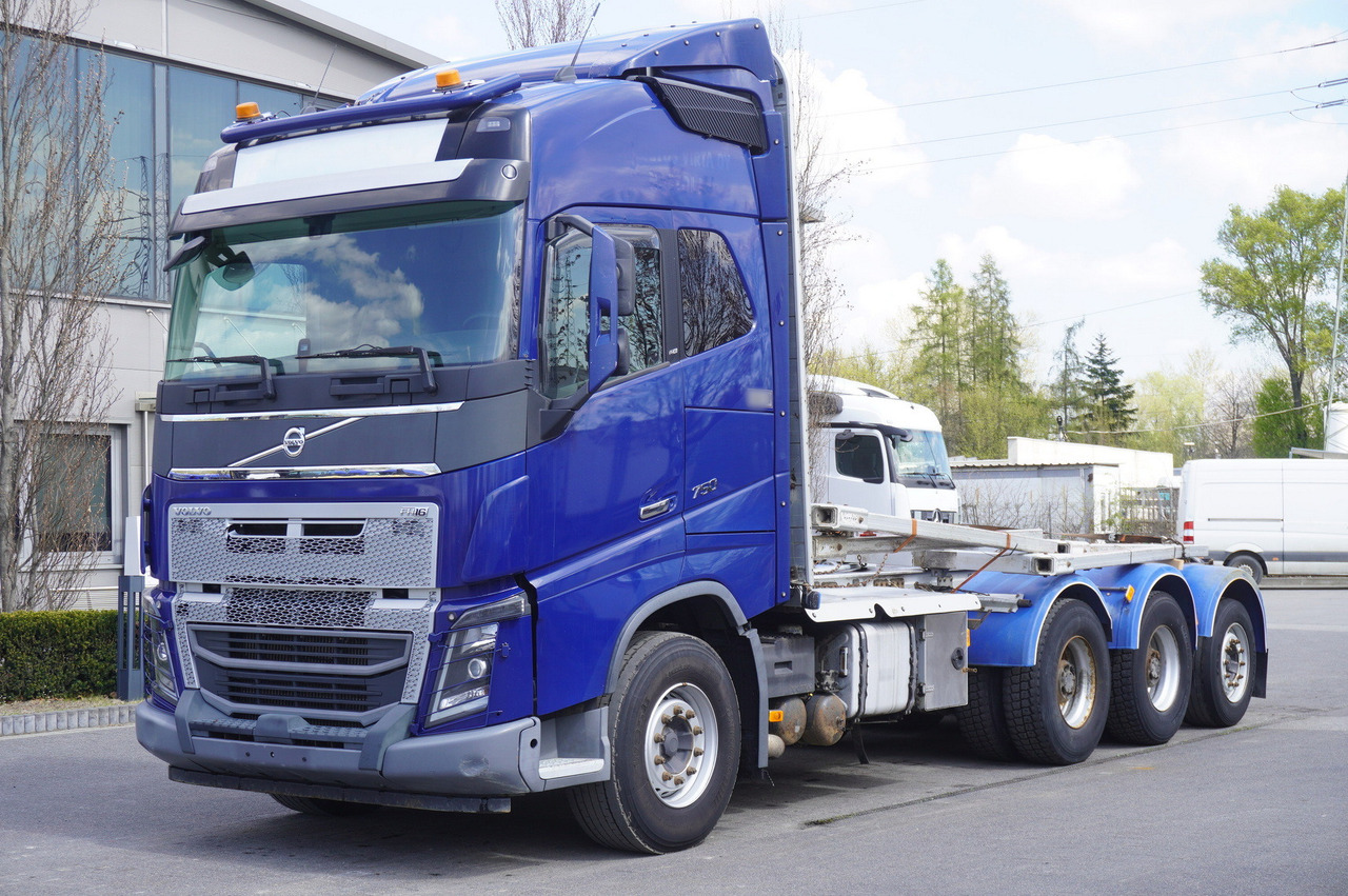 VOLVO FH16 750 8x4 / 750 HP! / 20 t load capacity / stanchion superstructure - Camion con gru: foto 4 VOLVO FH16 750 8x4 / 750 HP! / 20 t load capacity / stanchion superstructure - Camion con gru: foto 4