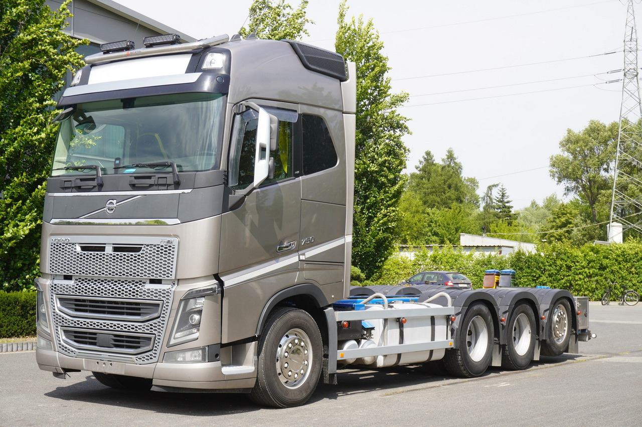 VOLVO FH16 750 8x4x4 / 750 HP! / Frame 685 cm / Steered 4th axle - Autocarro telaio: foto 2 VOLVO FH16 750 8x4x4 / 750 HP! / Frame 685 cm / Steered 4th axle - Autocarro telaio: foto 2