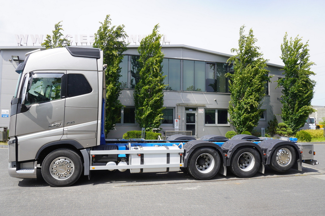 VOLVO FH16 750 8x4x4 / 750 HP! / Frame 685 cm / Steered 4th axle - Camion con gru: foto 3 VOLVO FH16 750 8x4x4 / 750 HP! / Frame 685 cm / Steered 4th axle - Camion con gru: foto 3