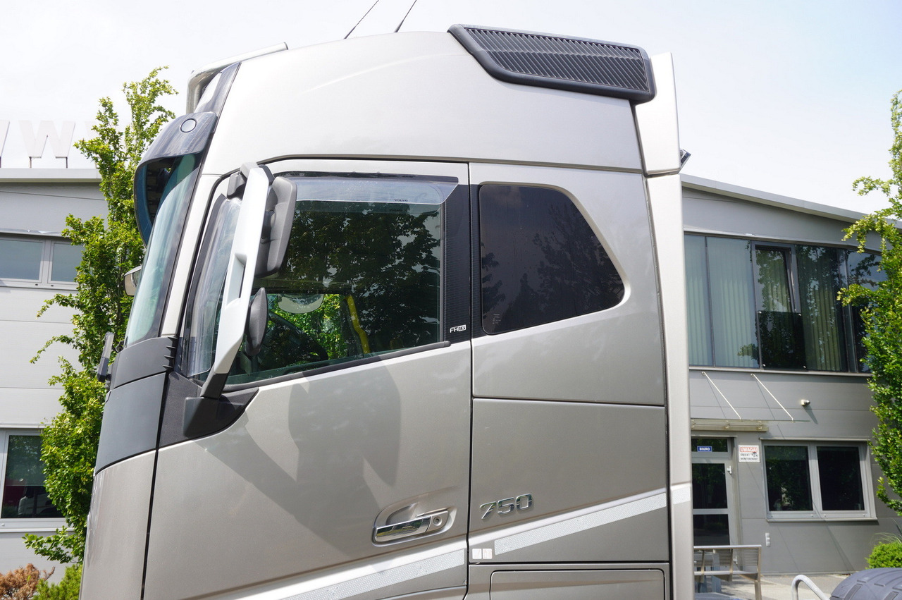 Autocarro telaio VOLVO FH16 750 8x4x4 / 750 HP! / Frame 685 cm / Steered 4th axle: foto 15