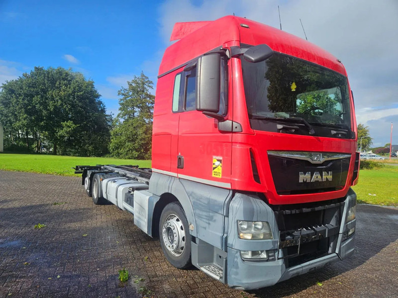 MAN TGX 24.400 6X2 BDF Euro 6 Kooiaap aansluiting - Autocarro portacontainer/ Caisse interchangeable: foto 3 MAN TGX 24.400 6X2 BDF Euro 6 Kooiaap aansluiting - Autocarro portacontainer/ Caisse interchangeable: foto 3