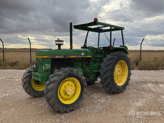 1990 John Deere 2450 4WD Tractor - Trattore: foto 1 1990 John Deere 2450 4WD Tractor - Trattore: foto 1
