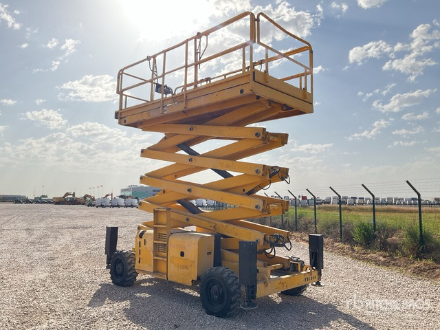 2004 Haulotte H18SX 4x4 Diesel Scissor Lift - Piattaforma a pantografo: foto 4 2004 Haulotte H18SX 4x4 Diesel Scissor Lift - Piattaforma a pantografo: foto 4