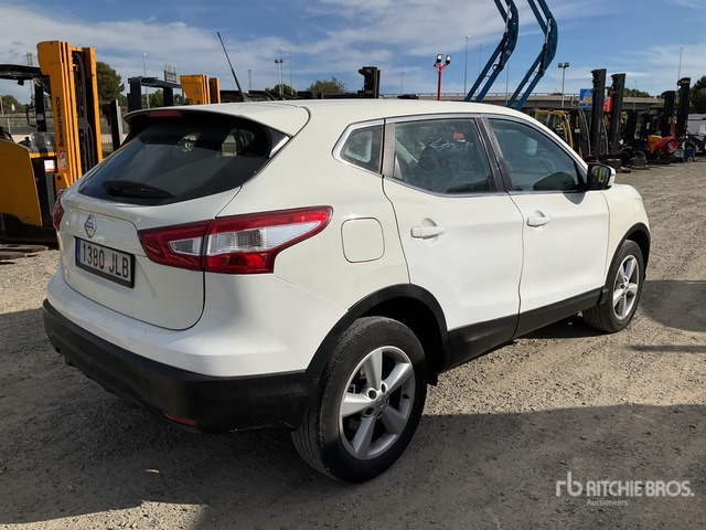 2015 Nissan Qashqai 4WD SUV - SUV/ Fuoristrada: foto 4 2015 Nissan Qashqai 4WD SUV - SUV/ Fuoristrada: foto 4