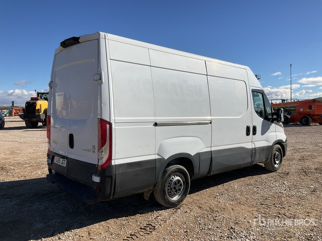 2015 Iveco Daily 35S13 Cargo Van - Furgone: foto 3 2015 Iveco Daily 35S13 Cargo Van - Furgone: foto 3