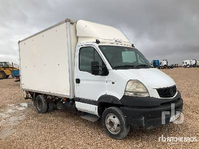 RENAULT 120.35 4x2 - Autocarro furgonato: foto 4 RENAULT 120.35 4x2 - Autocarro furgonato: foto 4