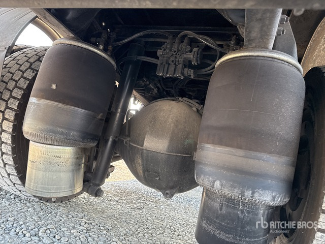 2000 Renault Premium 300 2000 Benelli 10510/3S2 6000 kg ... Flatbed Truck with Crane - Autocarro con pianale/ Cassone fisso, Camion con gru: foto 5 2000 Renault Premium 300 2000 Benelli 10510/3S2 6000 kg ... Flatbed Truck with Crane - Autocarro con pianale/ Cassone fisso, Camion con gru: foto 5