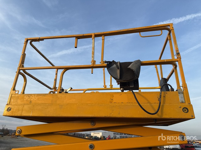 2011 Haulotte Compact 14 Electric Scissor Lift - Piattaforma a pantografo: foto 4 2011 Haulotte Compact 14 Electric Scissor Lift - Piattaforma a pantografo: foto 4