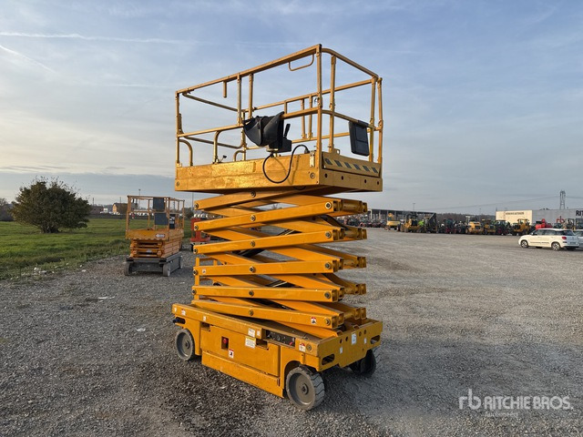2011 Haulotte Compact 14 Electric Scissor Lift - Piattaforma a pantografo: foto 3 2011 Haulotte Compact 14 Electric Scissor Lift - Piattaforma a pantografo: foto 3