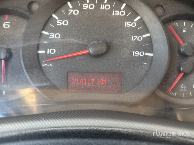 2017 Nissan NV400 Crew Cab Flatbed Truck - Autocarro con pianale/ Cassone fisso: foto 2 2017 Nissan NV400 Crew Cab Flatbed Truck - Autocarro con pianale/ Cassone fisso: foto 2